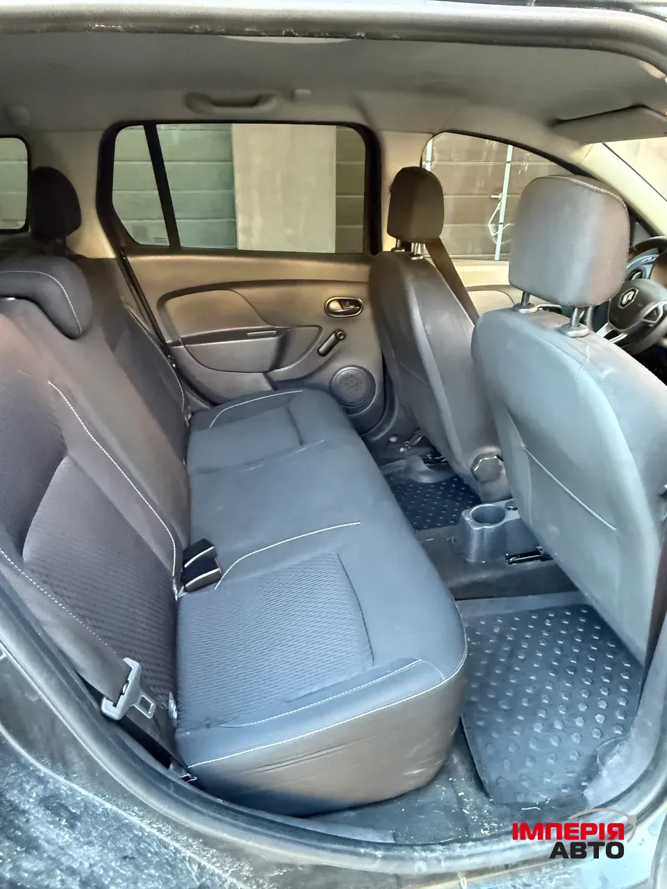 Renault Logan - фото 9