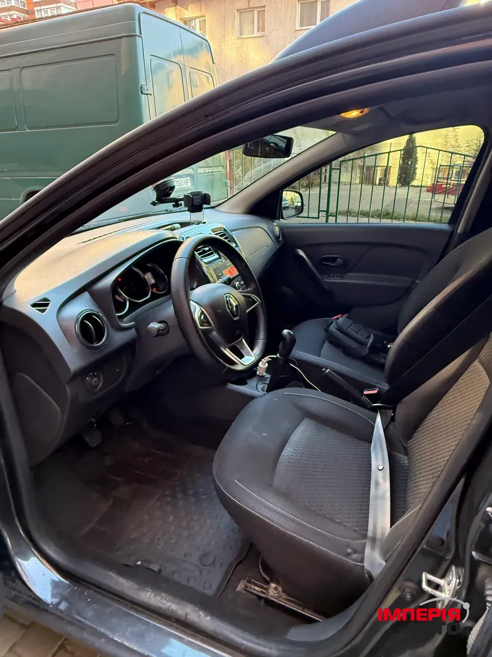 Renault Logan - фото 7