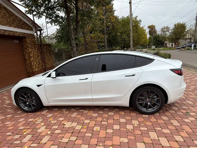Tesla Model 3 - фото 5