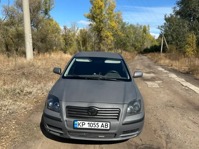 Toyota Avensis - фото 1