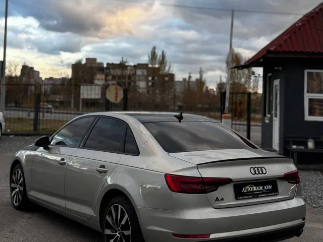 Audi A4 - фото 5