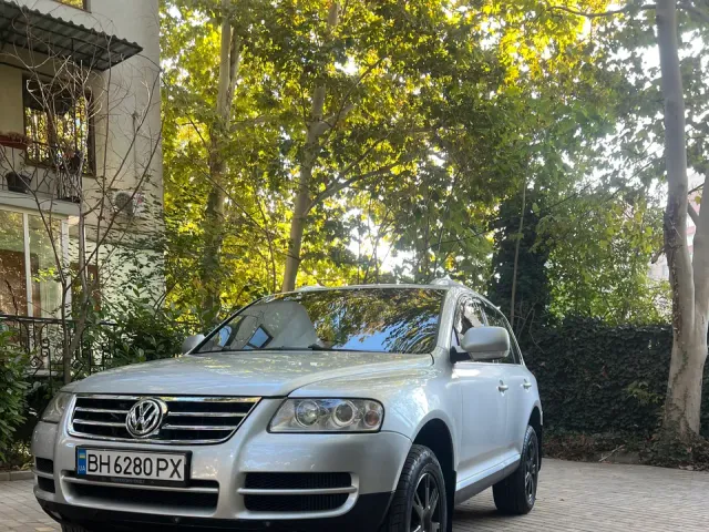 Volkswagen Touareg - фото 1