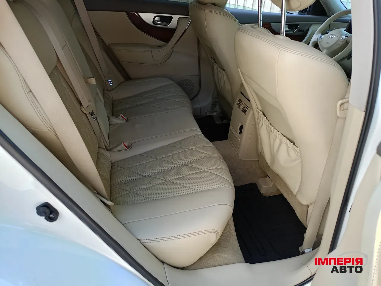 Infiniti FX - фото 12