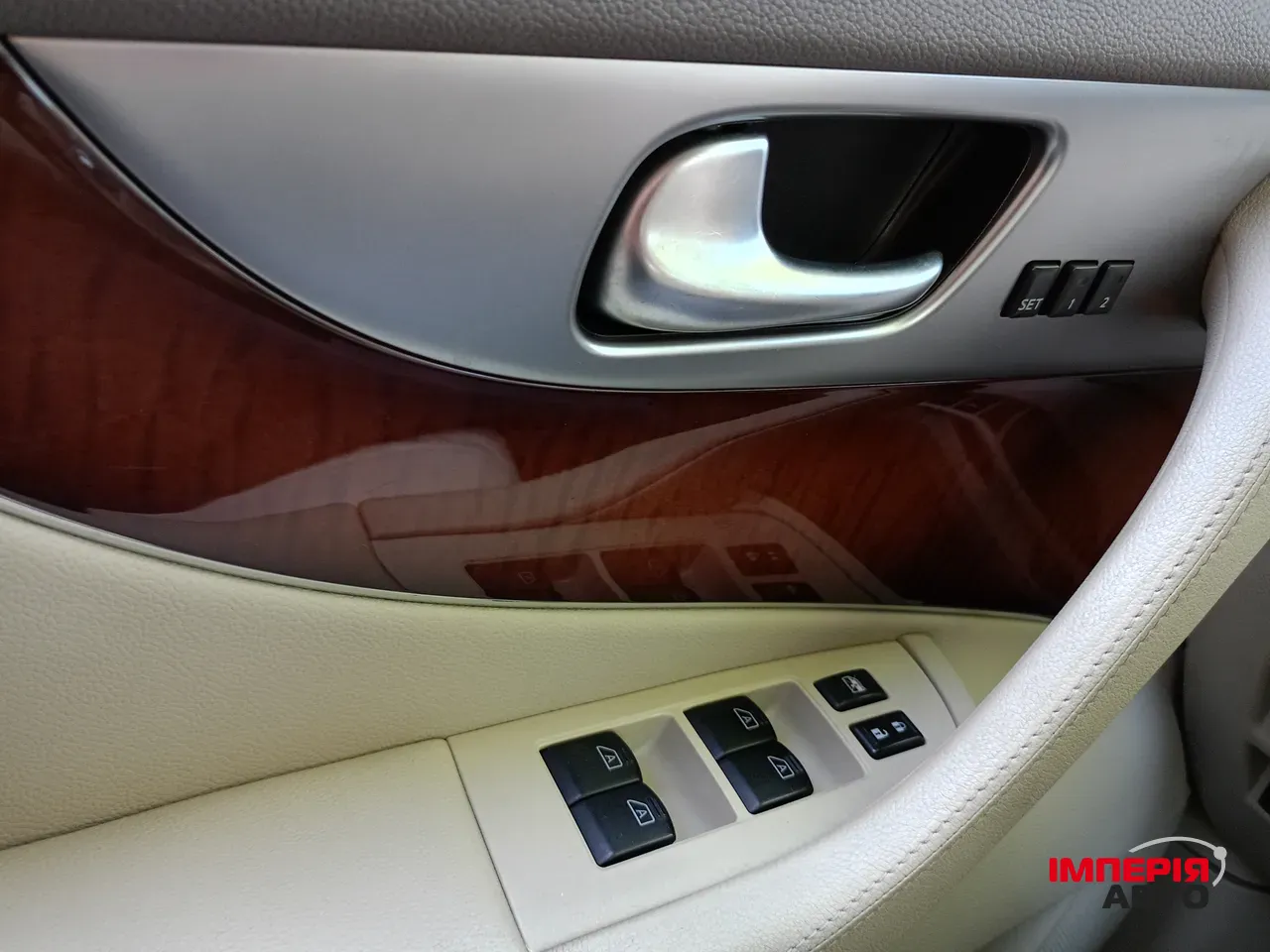 Infiniti FX - фото 13