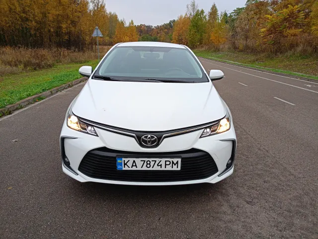 Toyota Corolla - фото 1