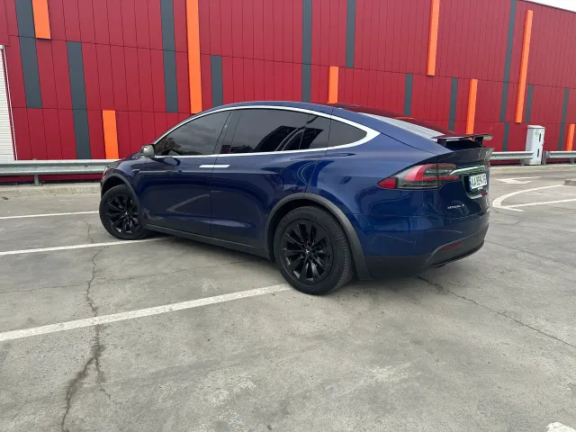 Tesla Model X - фото 1