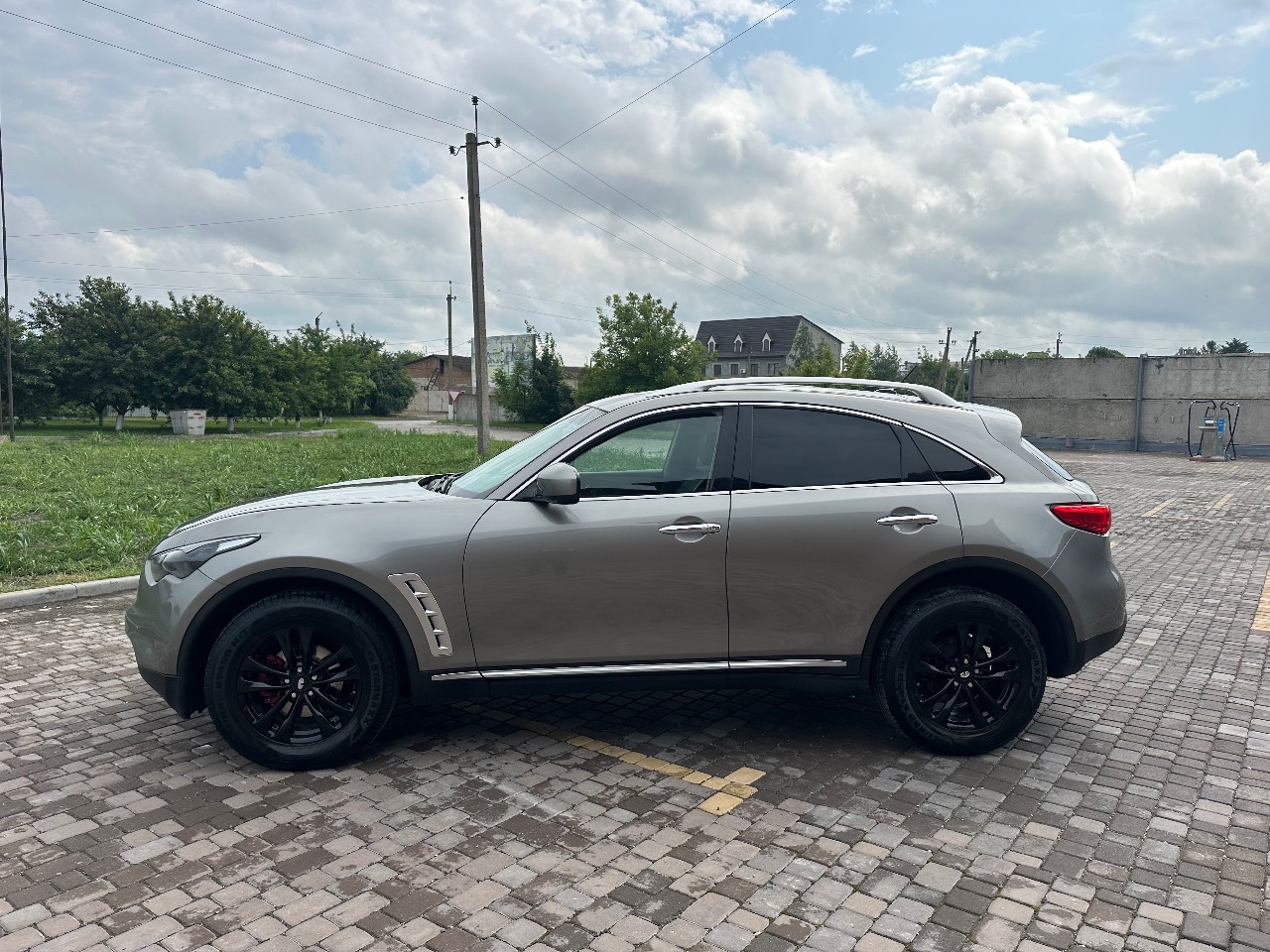 Infiniti FX - фото 16