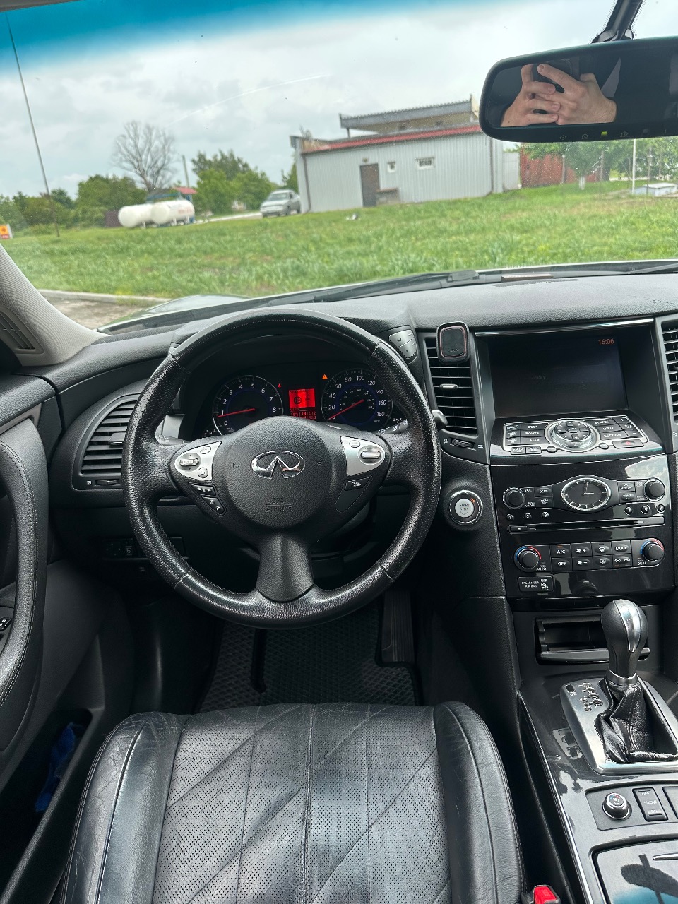 Infiniti FX - фото 8