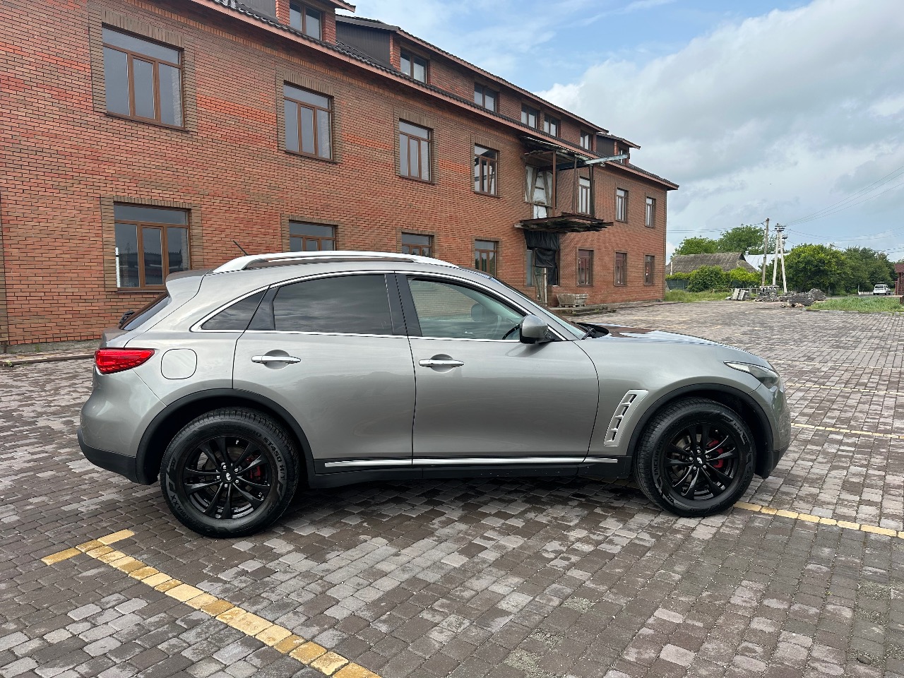 Infiniti FX - фото 11