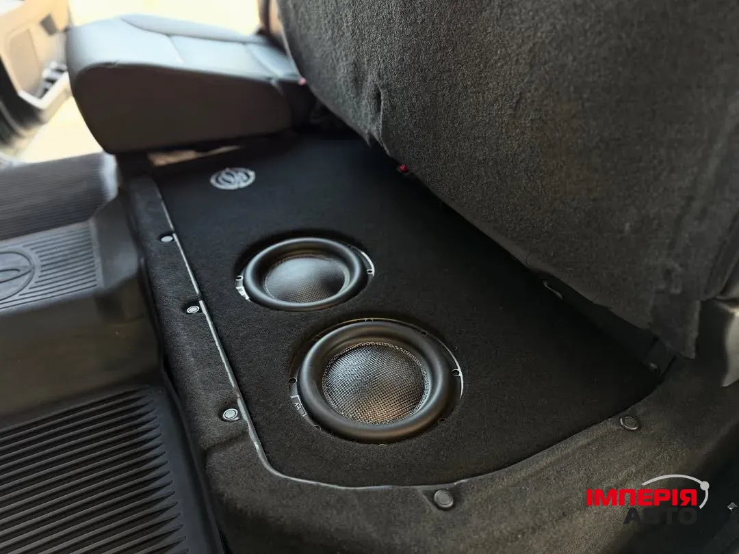 Toyota Tundra - фото 12