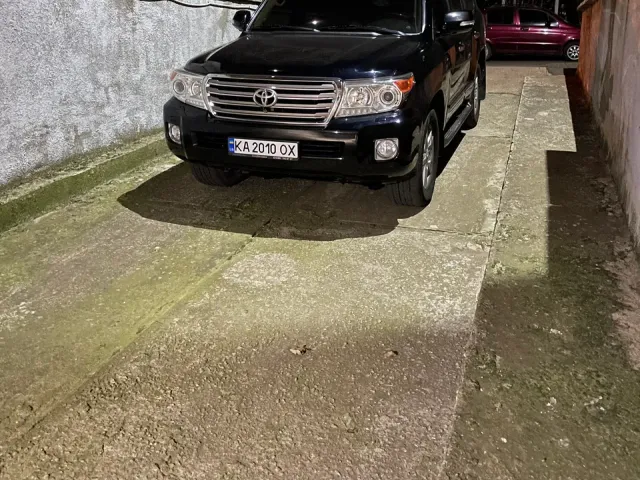 Toyota Land Cruiser - фото 1