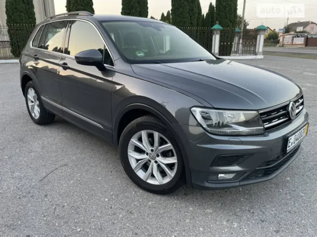 Volkswagen Tiguan - фото 1