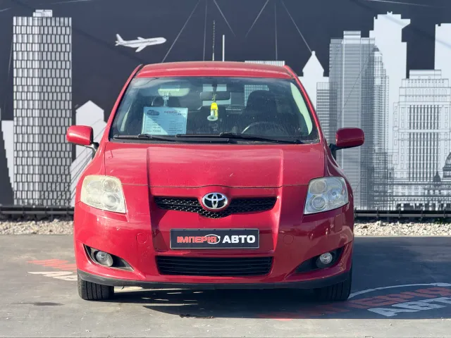 Toyota Auris - фото 2