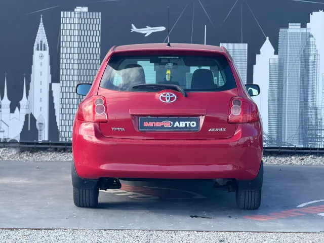Toyota Auris - фото 4
