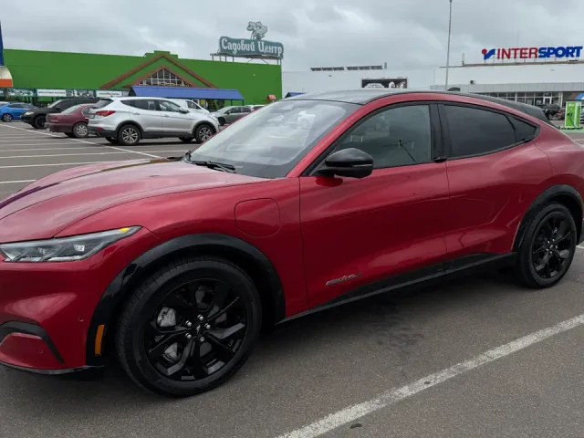 Ford Mustang Mach-E - фото 2