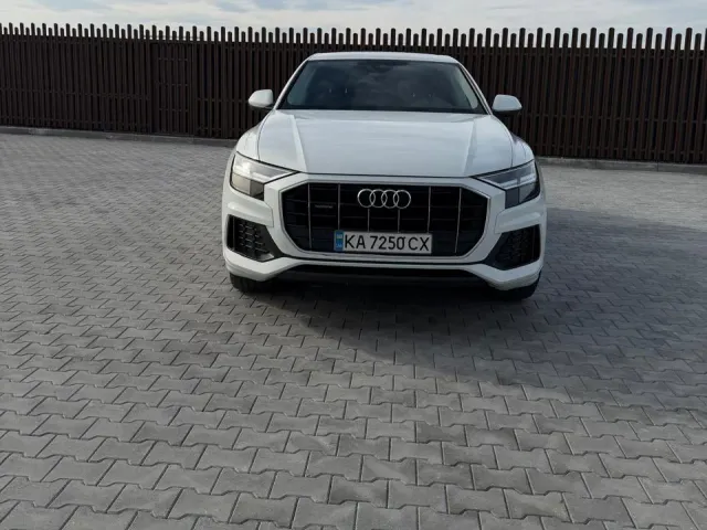 Audi Q8 - фото 1