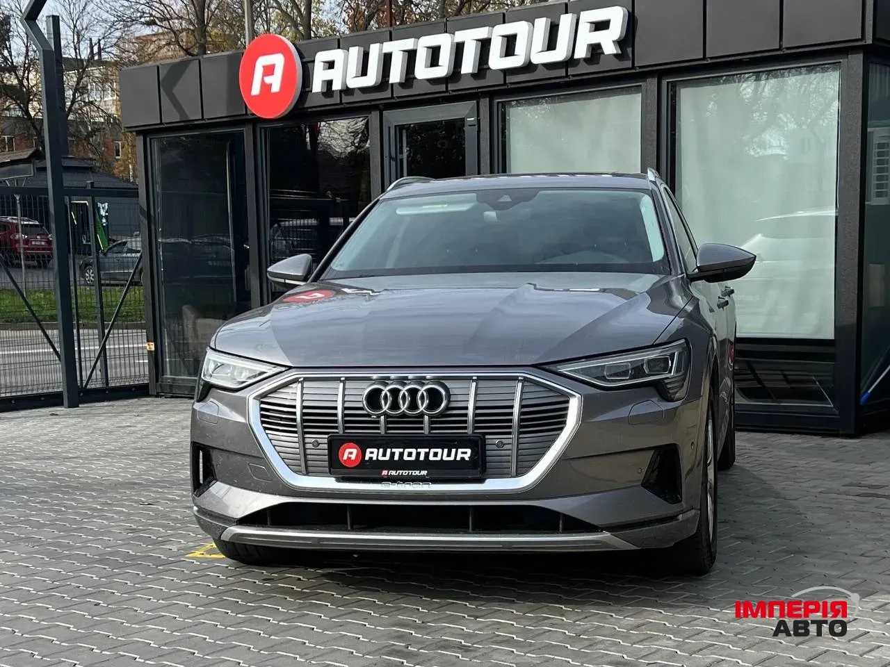 Audi e-tron - фото 1