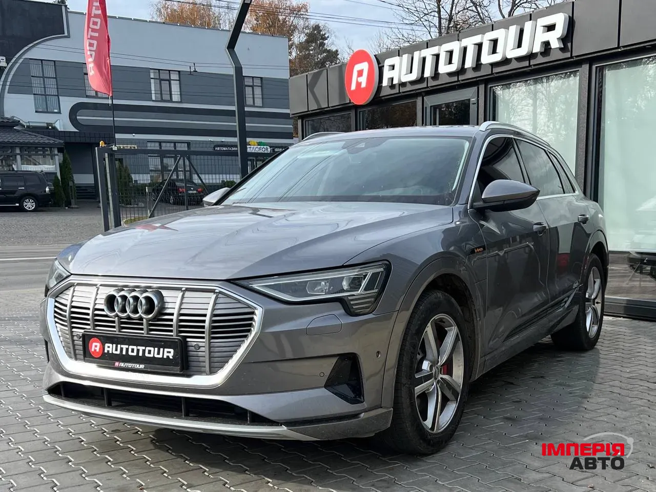Audi e-tron - фото 2