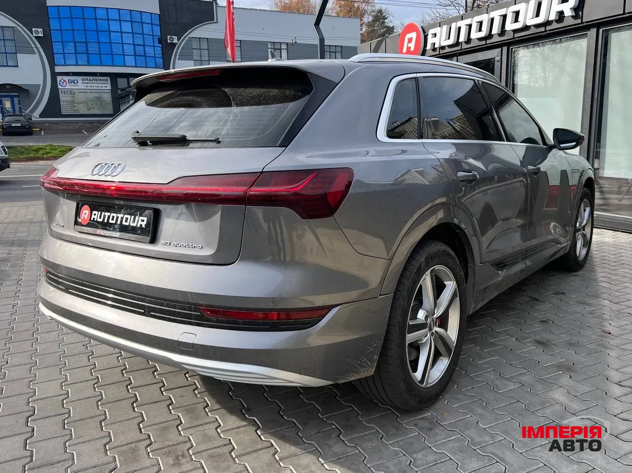 Audi e-tron - фото 9