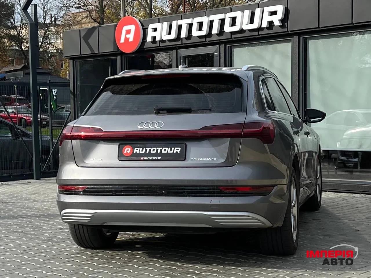 Audi e-tron - фото 10