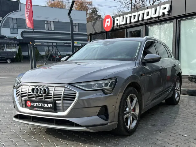 Audi e-tron - фото 2