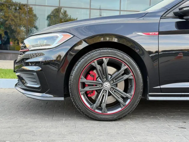 Volkswagen Jetta - фото 2