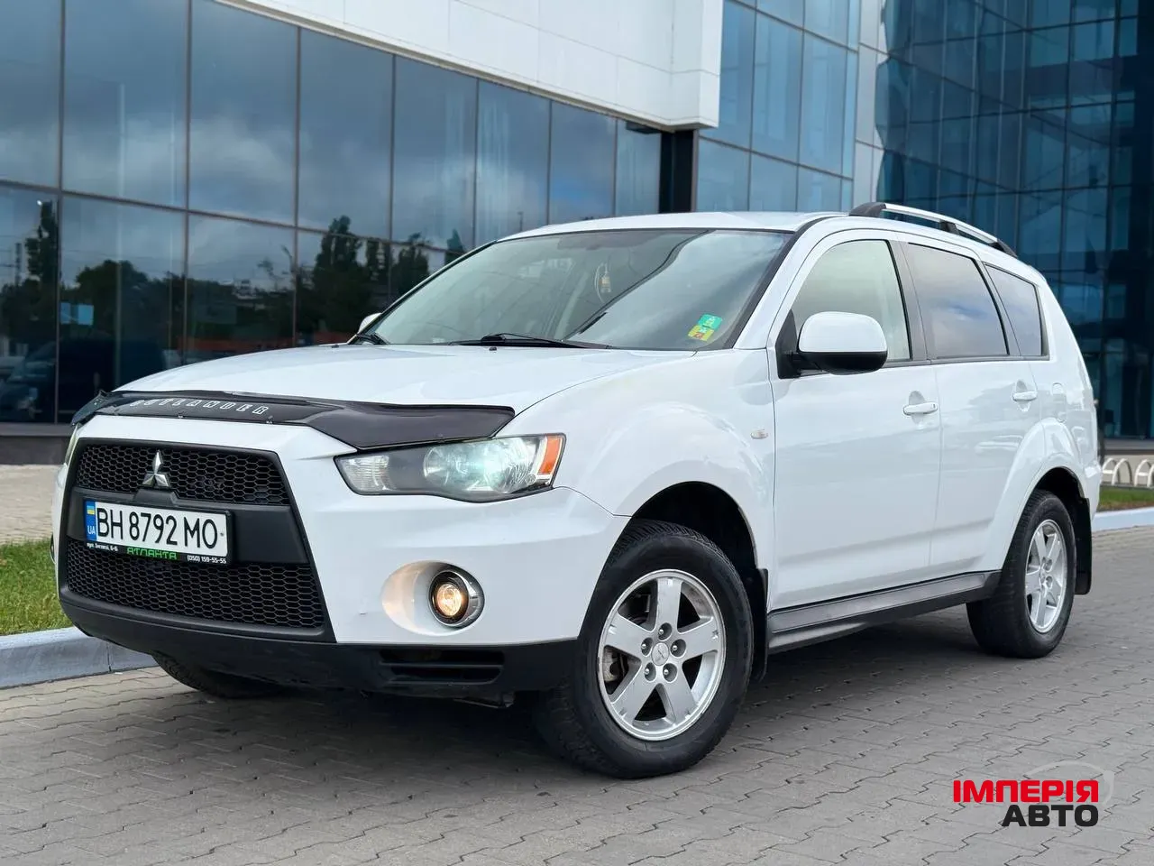 Mitsubishi Outlander - фото 1