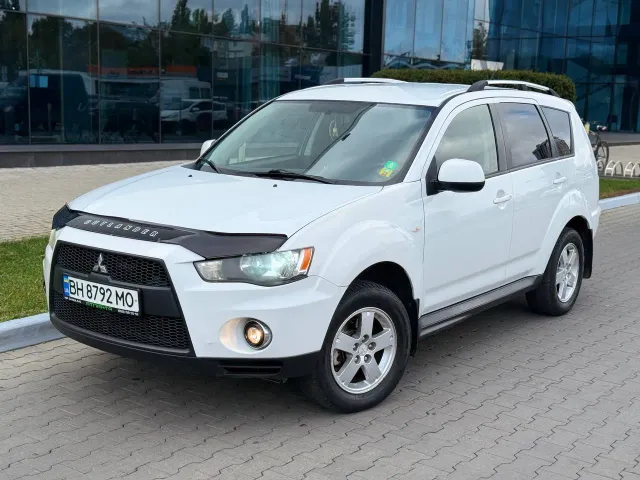 Mitsubishi Outlander - фото 2