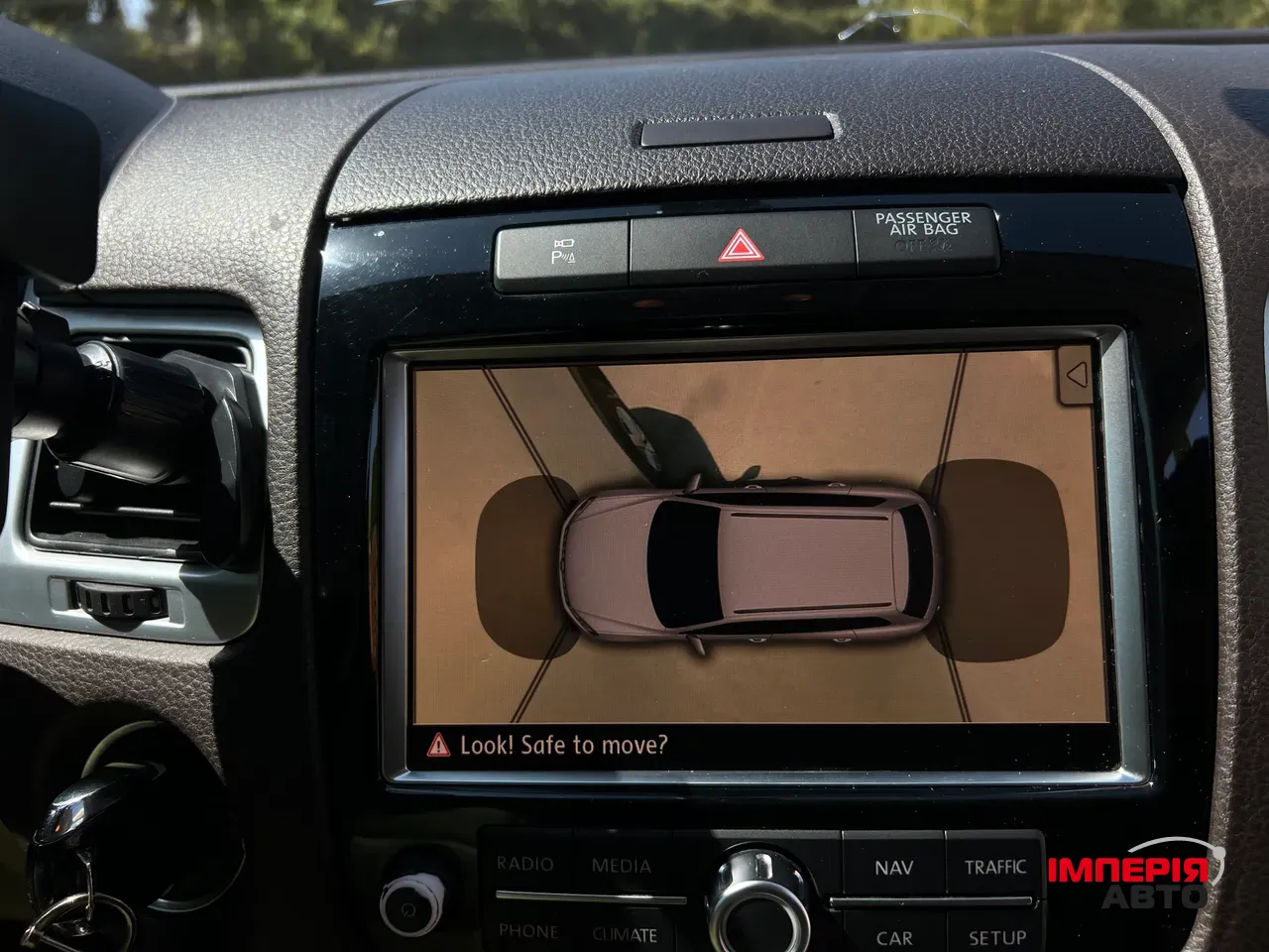 Volkswagen Touareg - фото 7