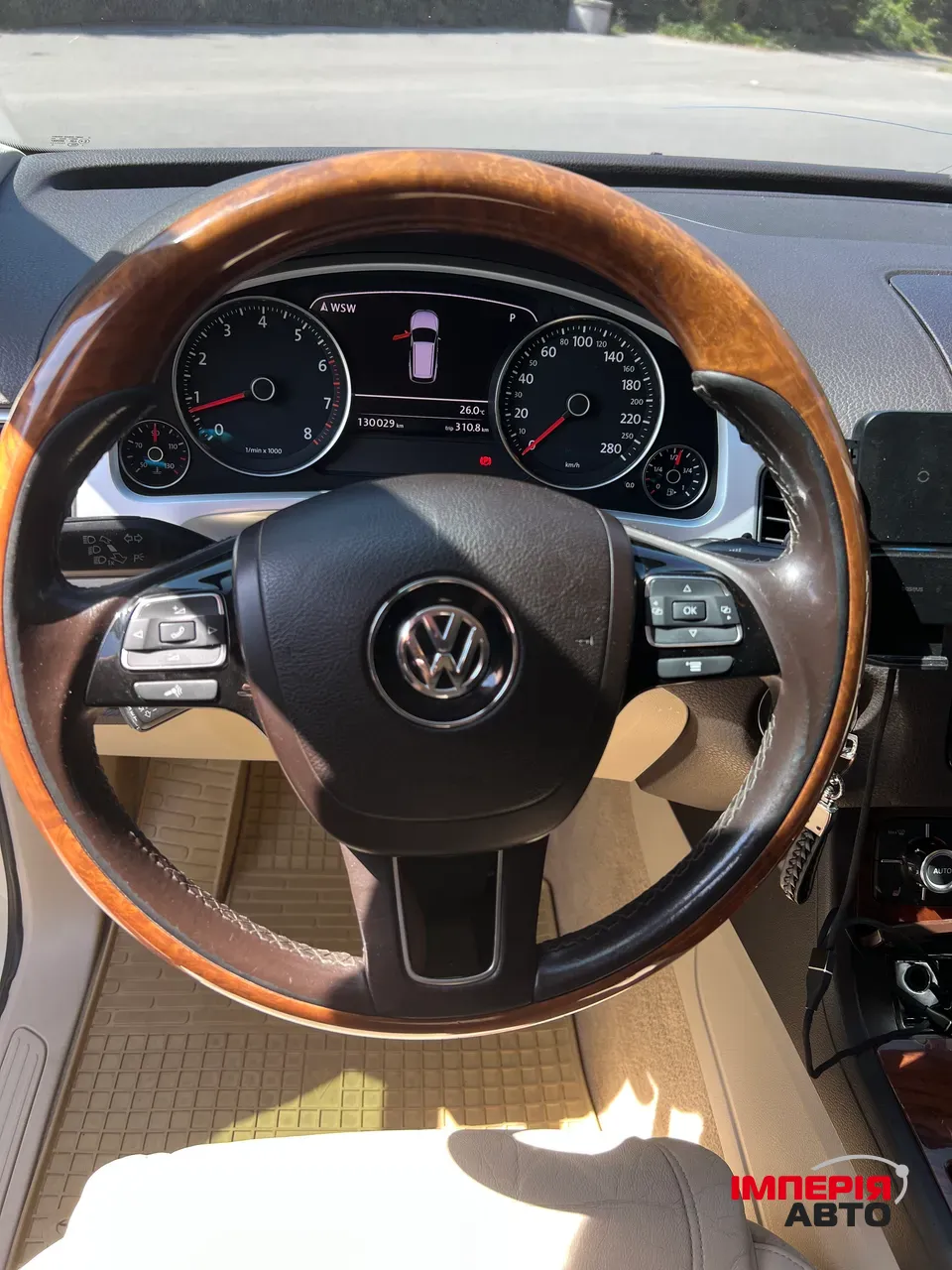 Volkswagen Touareg - фото 4