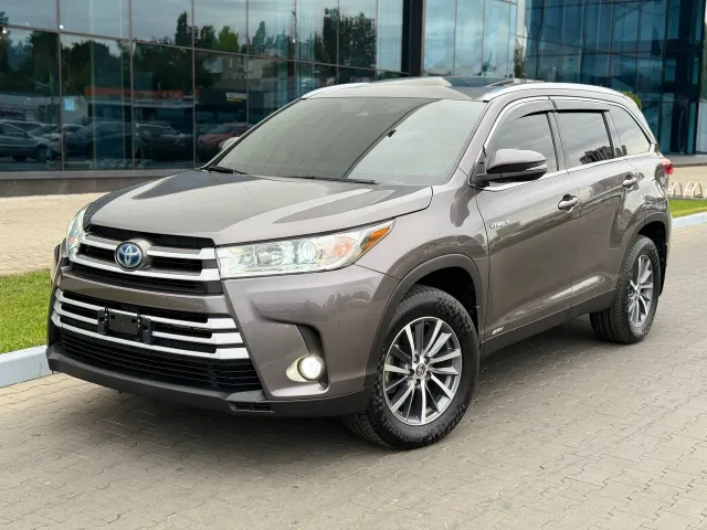 Toyota Highlander - фото 1