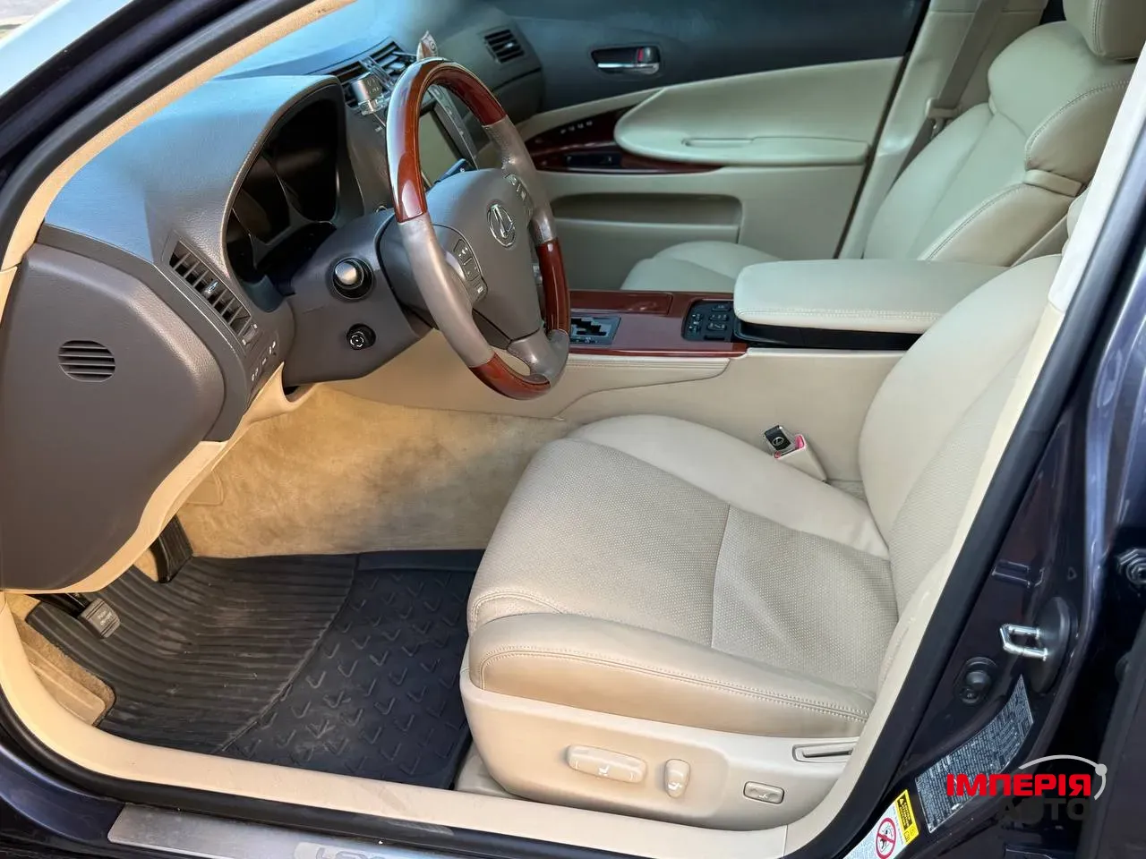 Lexus GS - фото 12