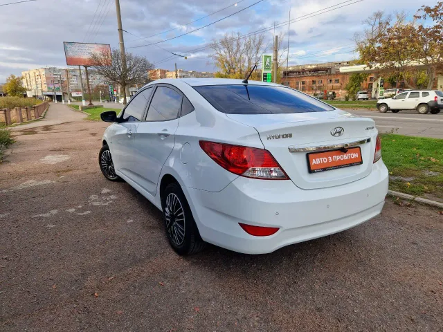 Hyundai Accent - фото 5