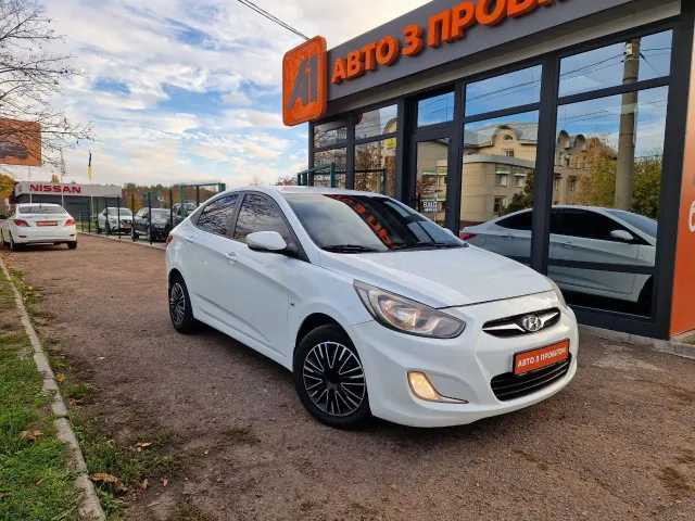 Hyundai Accent - фото 1
