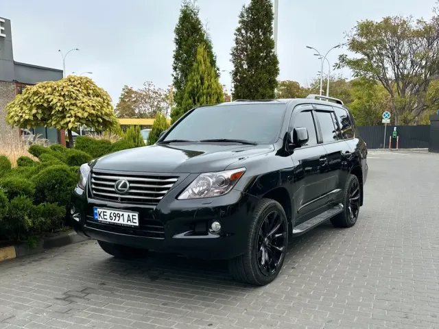 Lexus LX - фото 2