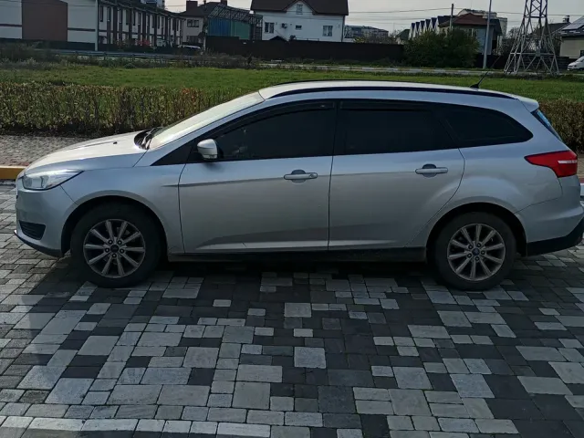 Ford Focus - фото 5