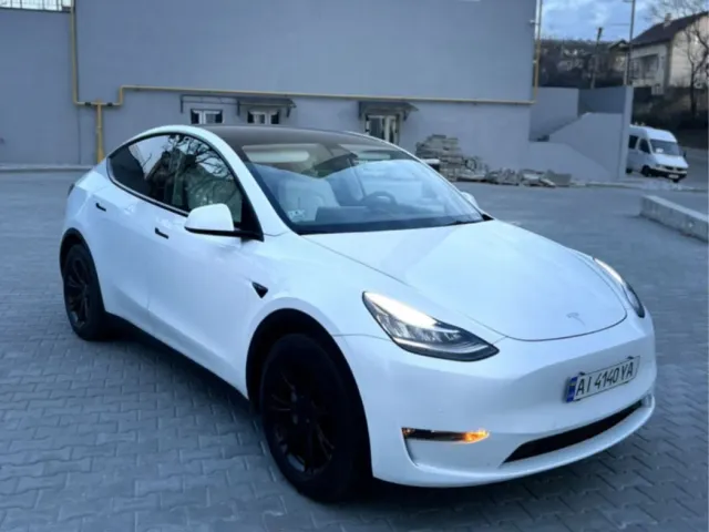 Tesla Model Y - фото 1