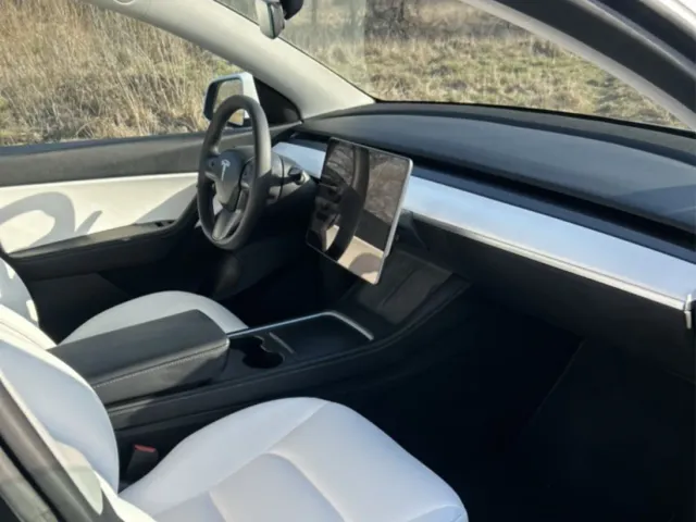 Tesla Model Y - фото 5
