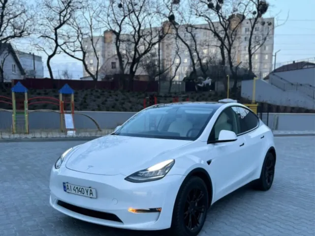 Tesla Model Y - фото 2
