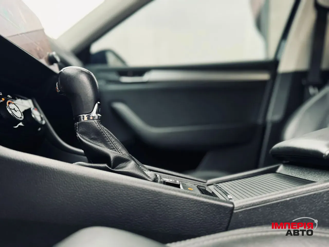 Skoda Superb - фото 8