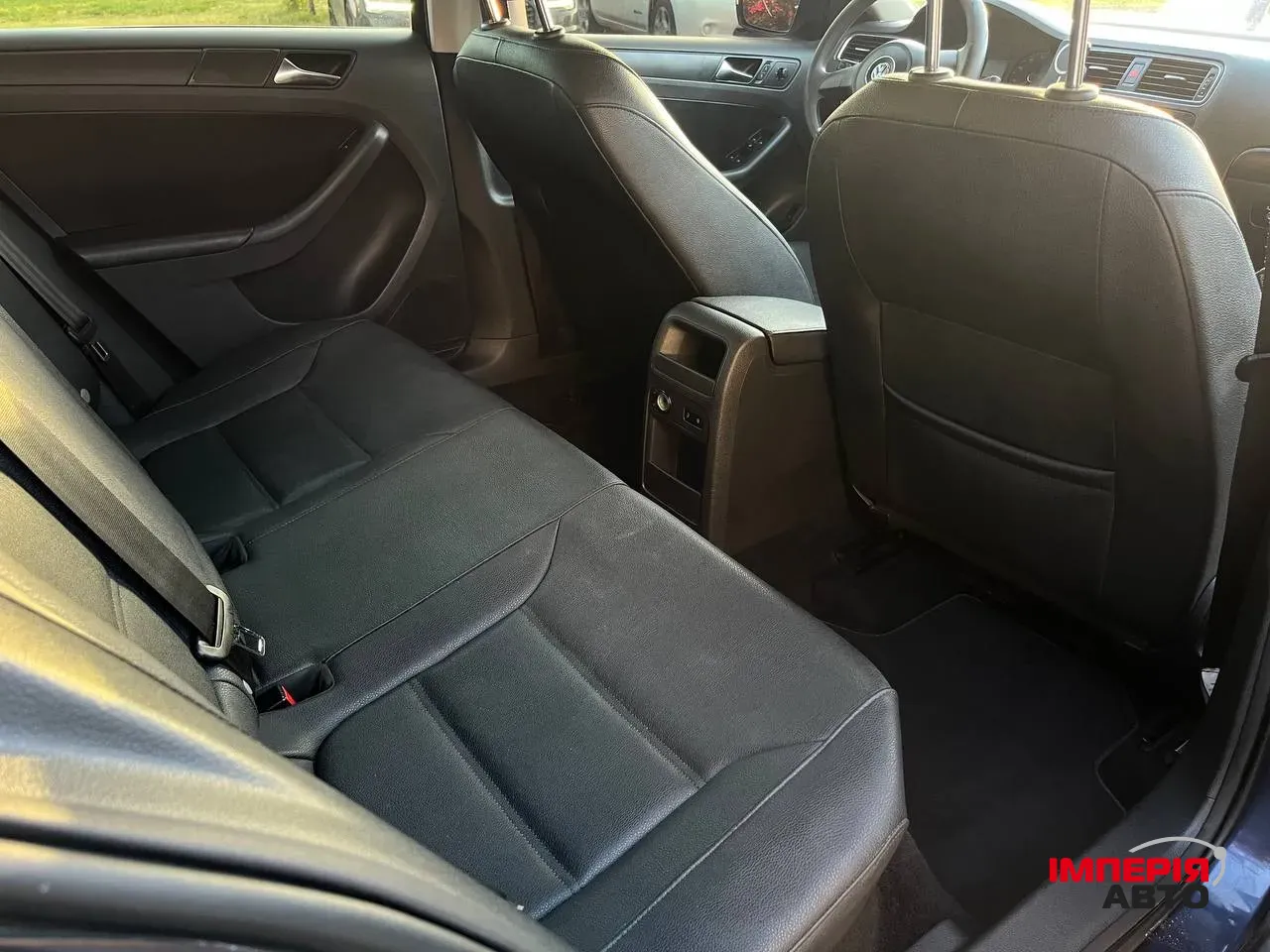 Volkswagen Jetta - фото 17