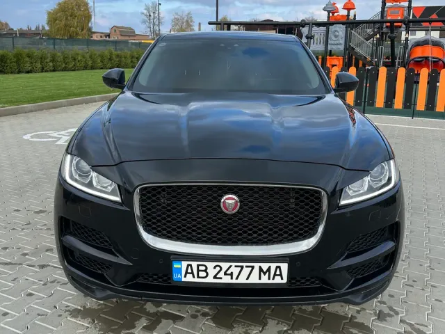 Jaguar F-Pace - фото 2