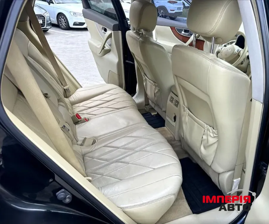 Infiniti FX - фото 8