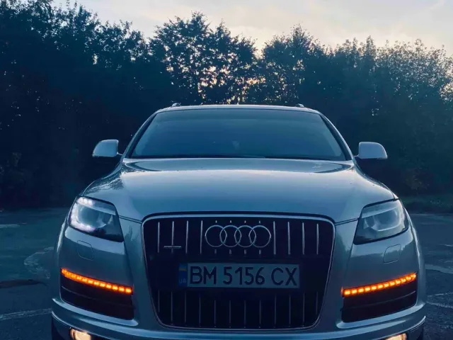 Audi Q7 - фото 1