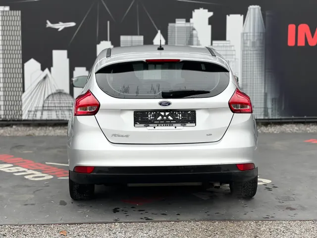 Ford Focus - фото 5