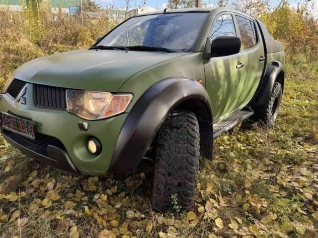 Mitsubishi L200 - фото 1