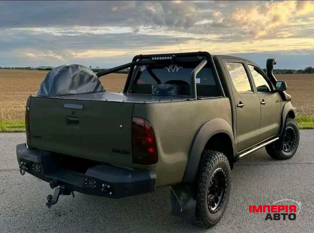 Toyota Hilux - фото 3