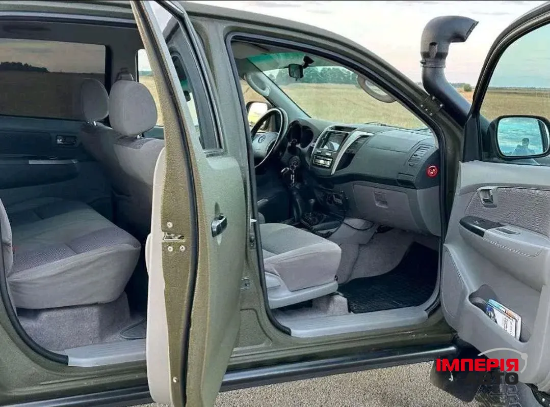 Toyota Hilux - фото 6