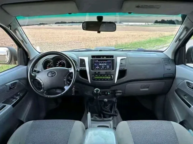 Toyota Hilux - фото 4