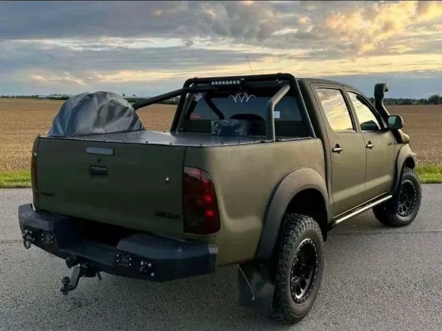 Toyota Hilux - фото 3